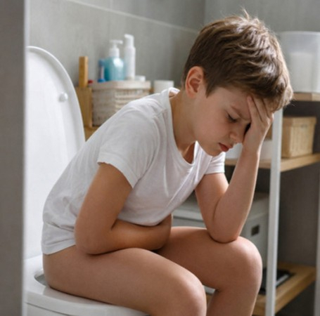 Darminfektionen bei Kindern im Sommer: Wie man Salmonellen, Campylobacter oder E. coli erkennt und was wirklich hilft